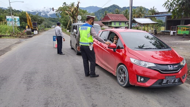 Imbas PPKM, Diberlakukan Penyekatan Kendaraan di Perbatasan Sulbar-Sulsel Hingga 30 Juli